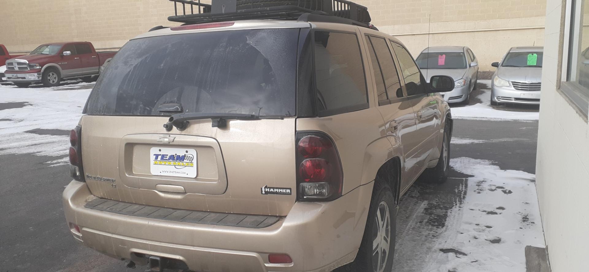 2007 Chevrolet TrailBlazer LS1 4WD (1GNET13M672) with an 5.3L V8 OHV 16V engine, 4-Speed Automatic Overdrive transmission, located at 2015 Cambell Street, Rapid City, SD, 57701, (605) 342-8326, 44.066433, -103.191772 - CARFAX AVAILABLE - Photo#3